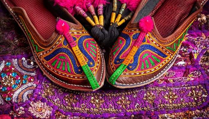 Rajasthani jutti and saree at display at Bada Bazaar - One of the best places for shopping in Udaipur