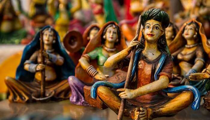 Small decorative pottery idols at display at Bapu Bazaar - One of the best shopping places in Udaipur