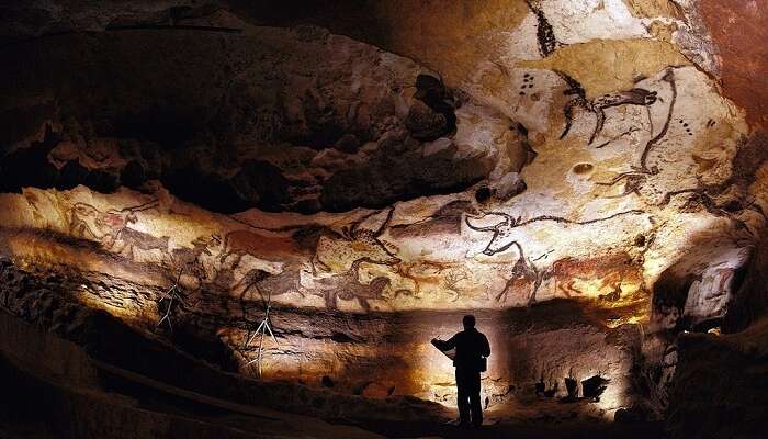 paintings in Lascaux caves