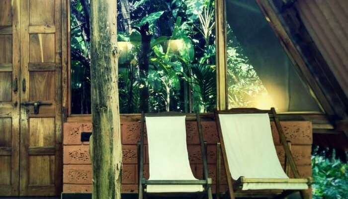 One of the huts of Maachli located amid greenery