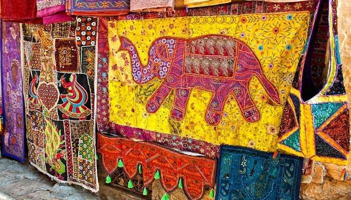Colorful handicraft in Sadar Bazar Jaisalmer- indiae-visa.com
