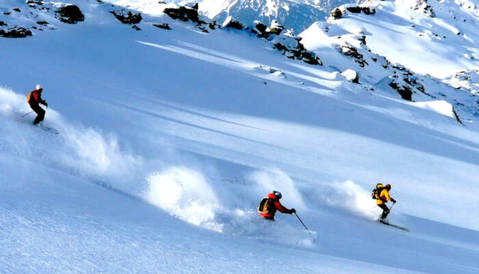 Skiers skiing in Auli