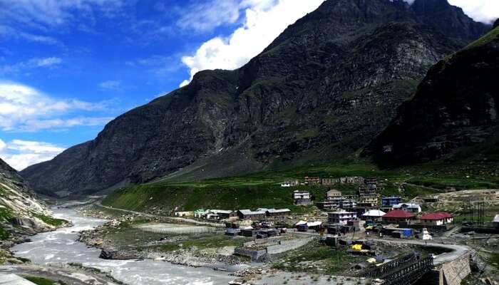 Koksar village visto dall'autostrada