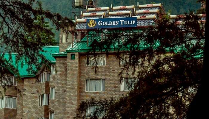 a furcsa kilátás nyílik a Golden Tulip Manali