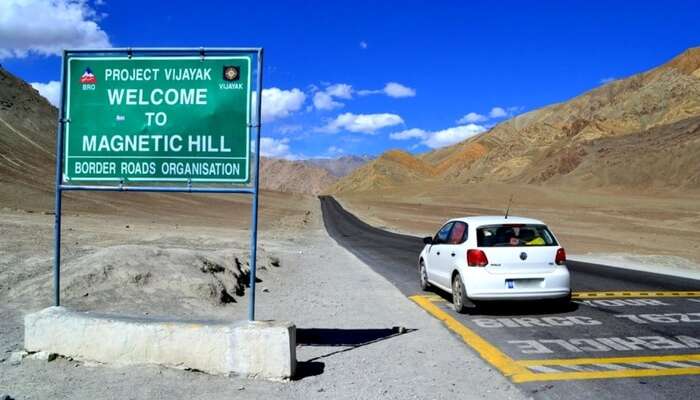 Resulta ng larawan para sa Magnetic hill in Ladakh, India