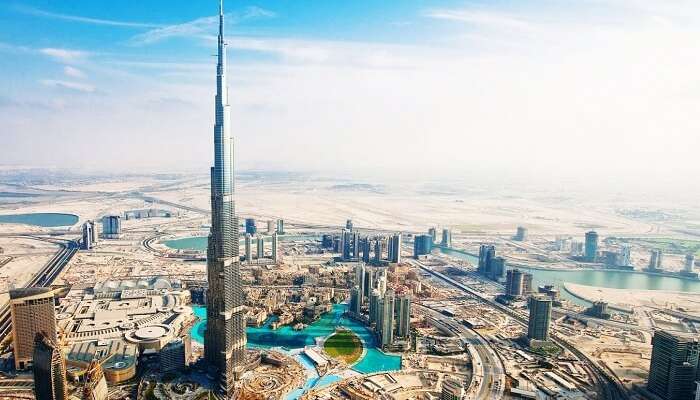 A snap of the city of Dubai and the Burj Khalifa