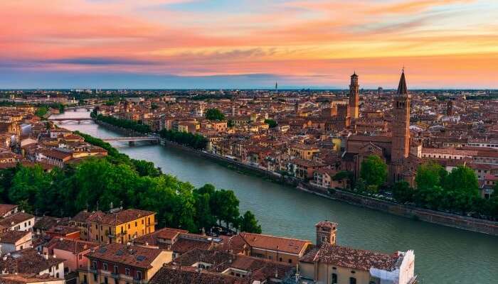 Vista di Verona durante il tramonto