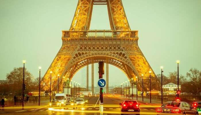 10 Romantic Places In Paris For Couples On A Honeymoon