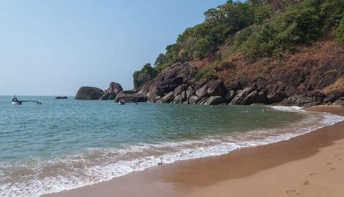 Travelers arriving in a boat at the Butterfly beach in Goa