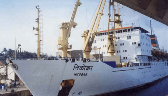 MV Nicobar zakotvený u mořského přístavu 