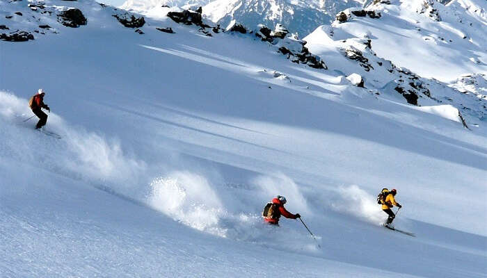 Skiing in Manali