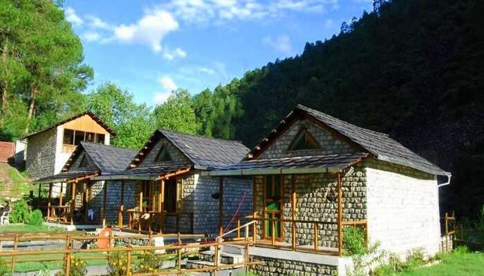 20 Tirthan Valley Hotels And Resorts You Must Plan Your Stay In
