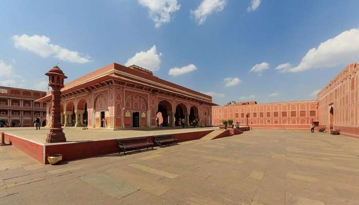 1200px-Jaipur_03-2016_24_City_Palace_complex