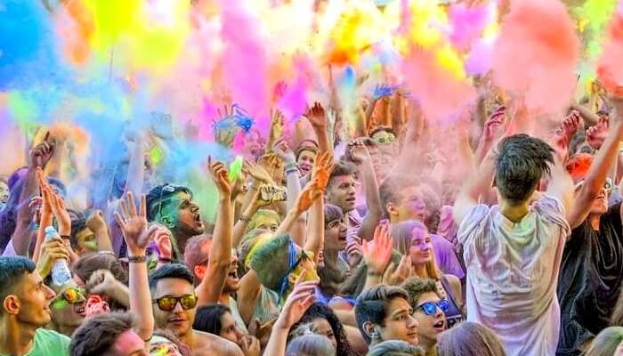 6 Holi Parties In Delhi To Celebrate The Festival Of Colors In 21