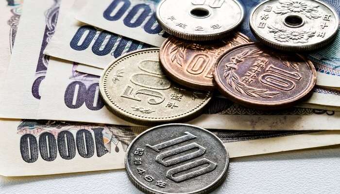 Should You Exchange Foreign Currency At The Airport Or Not