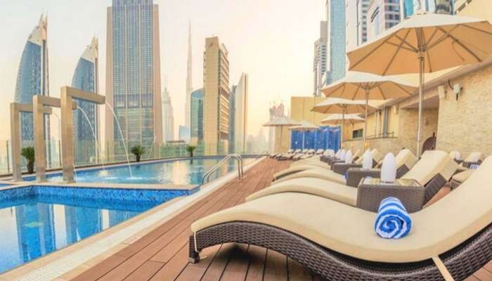 World S Tallest Gevora Hotel In Dubai Offers The Pool With A View Overlooking The Burj