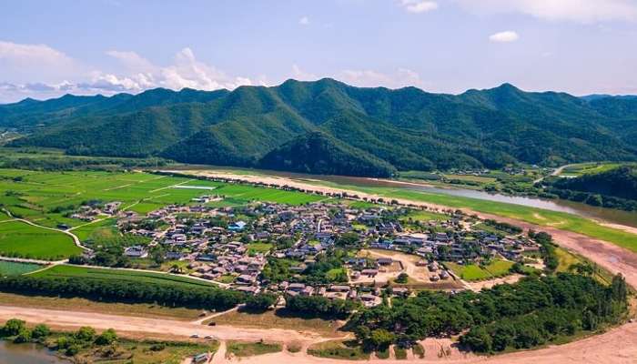 charming traditional Korean village