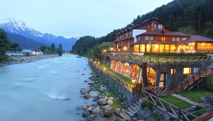 20 Best Hotels In Kashmir For Luxury And Budget Vacationers In 2022