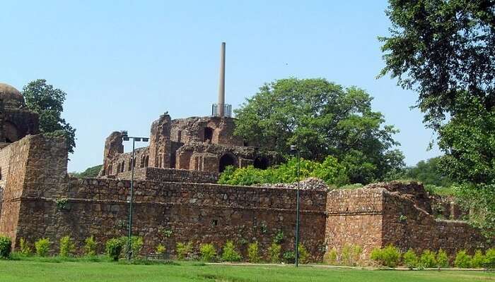 800px-Ashokan_Pillar_at_Feroz_Shah_Kotla,_New_Delhi