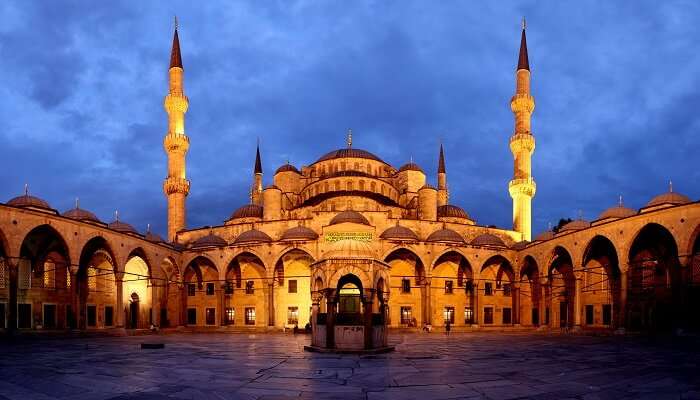 Blue_Mosque_Courtyard_Dusk