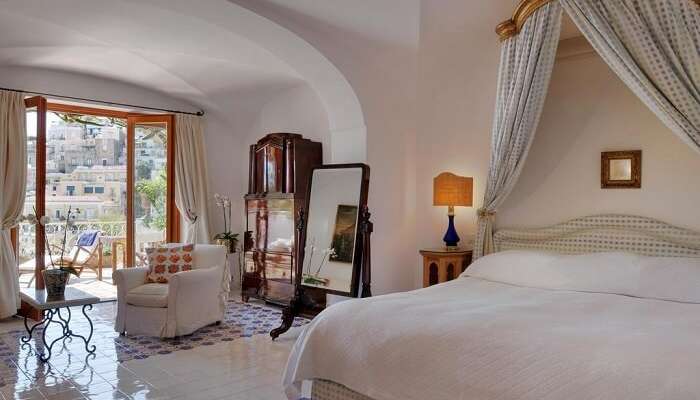 beautiful room in le sirenuse