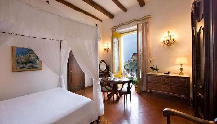 room in palazzo murat