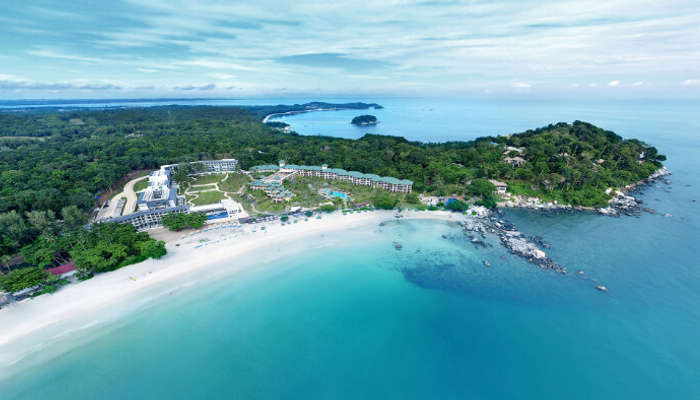 hermosa playa para hacer turismo