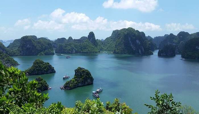  Uitzicht op de beroemde baai in Vietnam