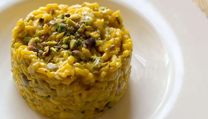 Risotto_saffron_and_pistachio_nuts