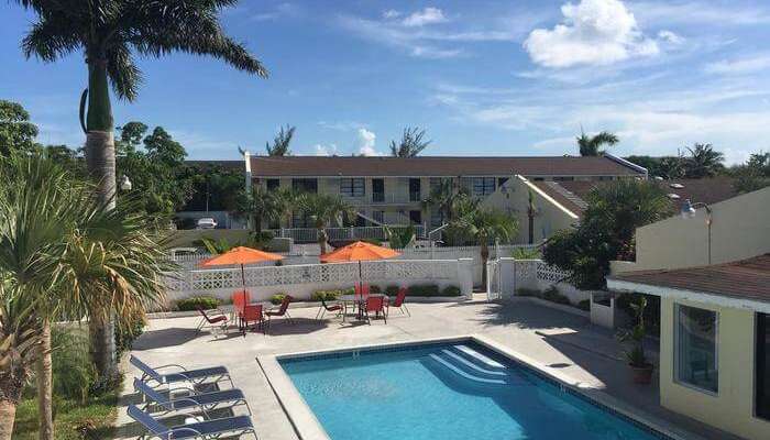 Colony Club Inn Suites