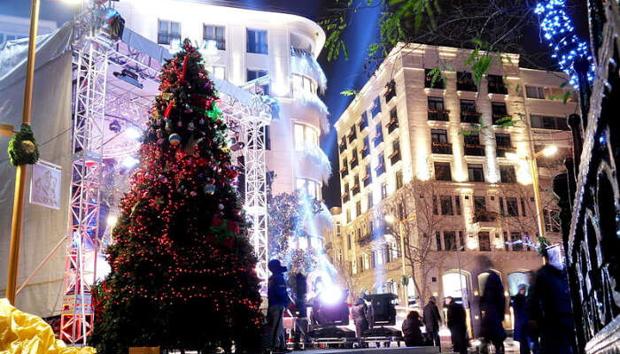  Une rue décorée pour Noël 