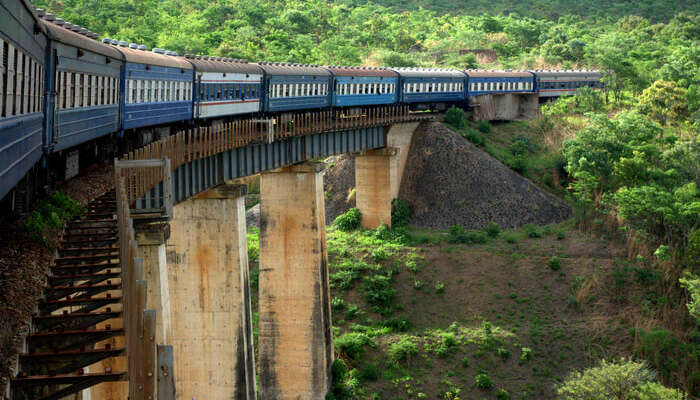 Make_Use_Of_The_Railways