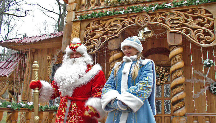 Ded-Moroz-Parade-in-Moscow.jpg