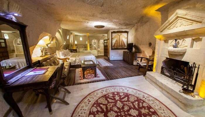 12 Amazing Cave Houses In The World For A Nomadic Staycation