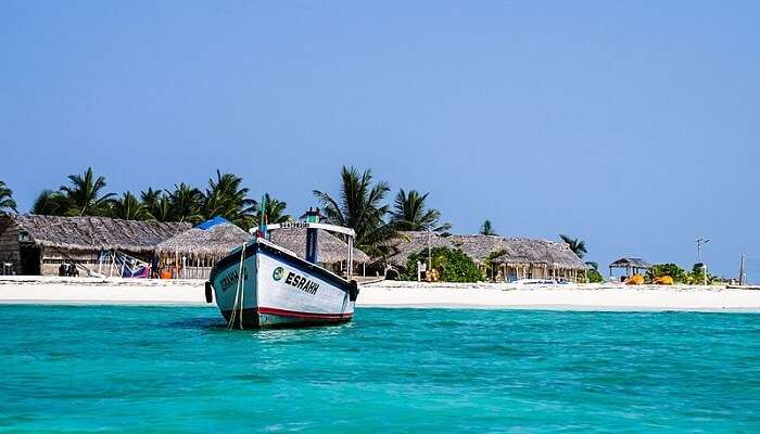 båt som seglar från Lakshadweep island