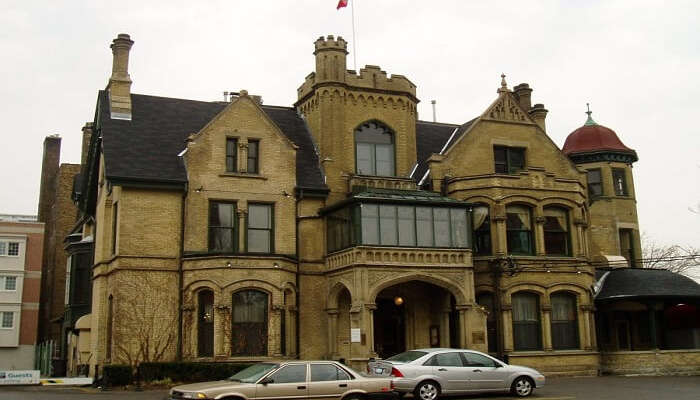 15 Most Haunted Places In Canada And Their Chilling History