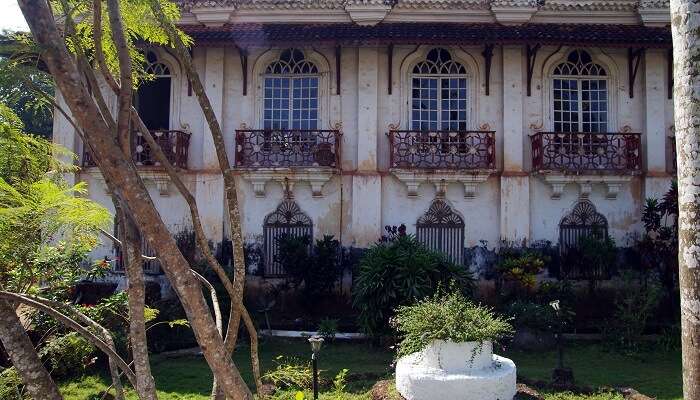 old villa in chandor