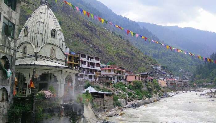 Take A Sulphur Water Bath in Manikaran Gurudwara