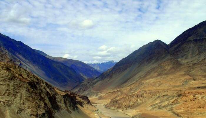 vistas of mountain range