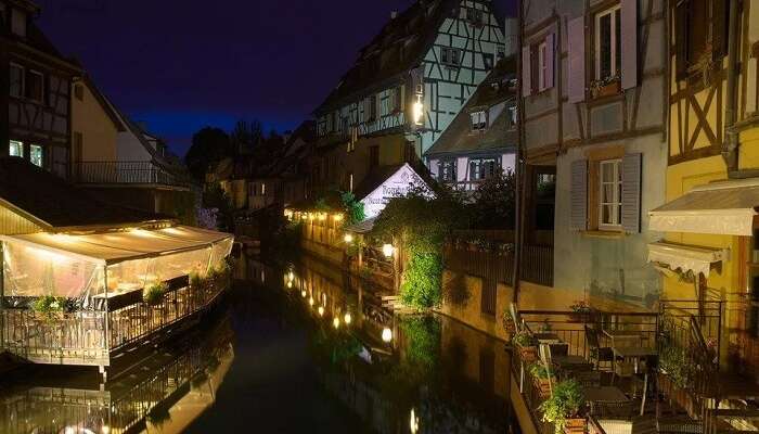 un pittoresco centro storico della Francia