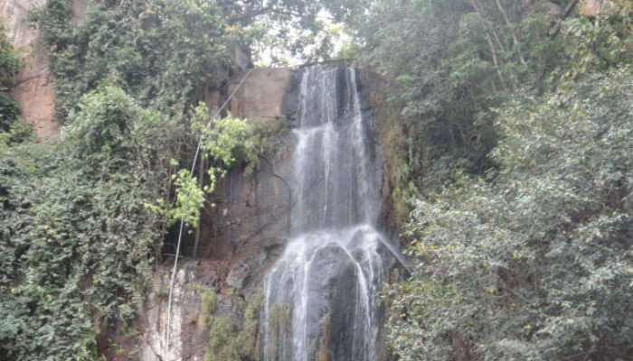 Urakuzhi Waterfall