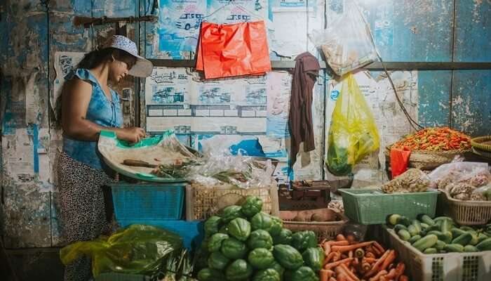 Local trader at the Pasar Seni Kumbasari