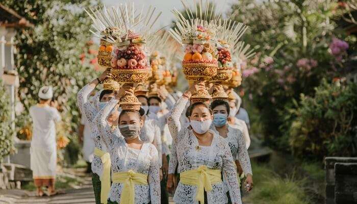 Balinese women