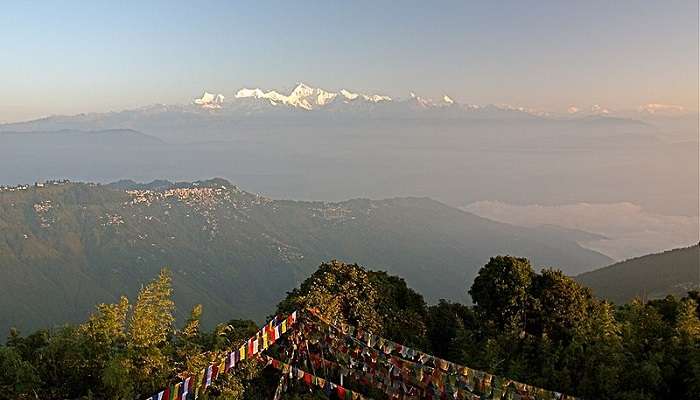 With a gorgeous view of the mighty Himalayas and Mt. Kanchenjunga, Tiger Hill is one of the places to visit in Darjeeling