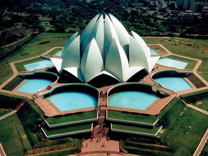 Lotus Temple organises planned meditation sessions for free