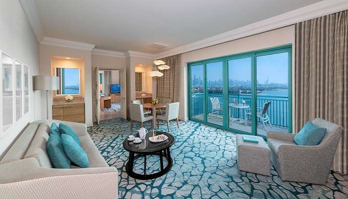 Skyline Club Suite Living Room In Atlantis