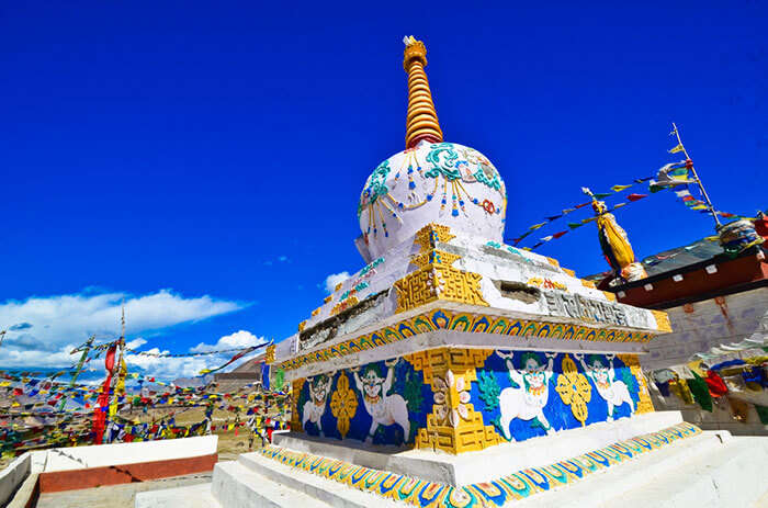 travel cheap at mcleodganj and visit the beautiful monasteries