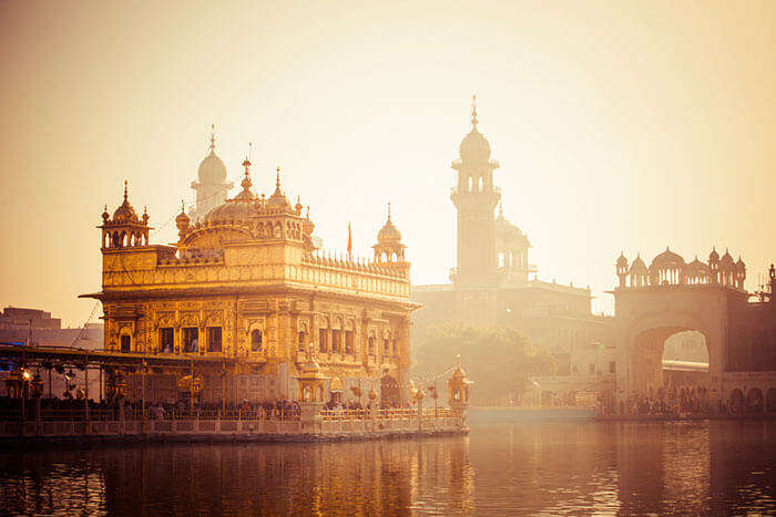 stay at harmindir sahib gurudwara and experience true devotion and peace