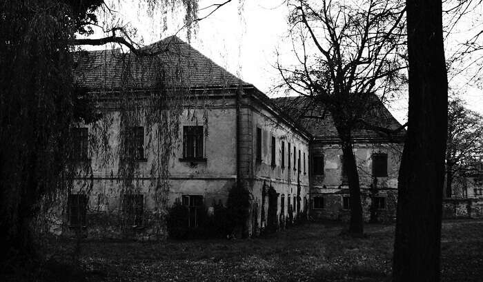 A representative picture for the haunted house near Residency Club in Pune