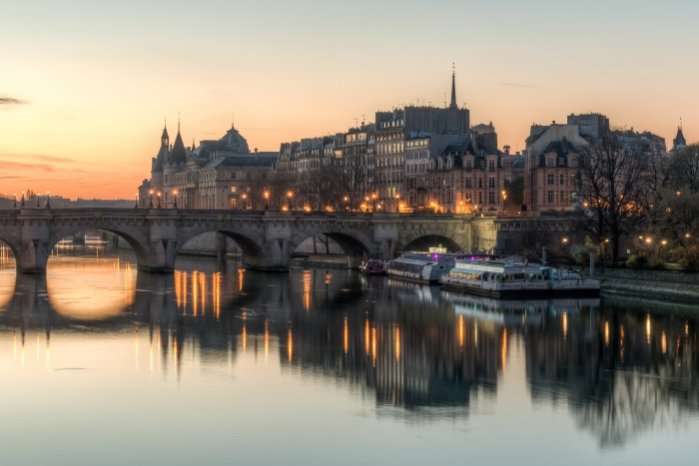 Île de la Cité shortly before sunrise, West View